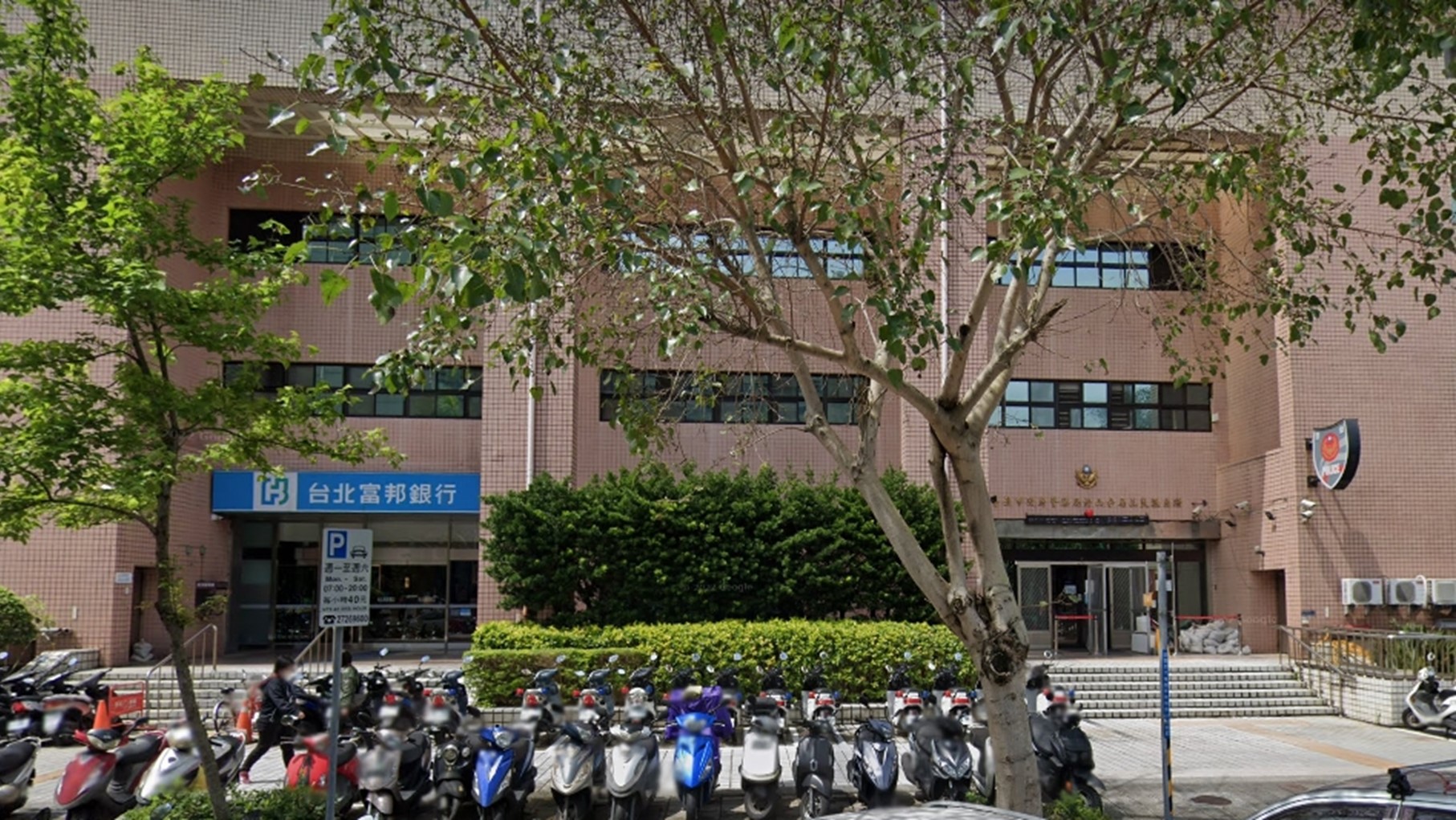 阿姨又是妳！ 婦人4天被騙2次 行員+警員力保50萬老本