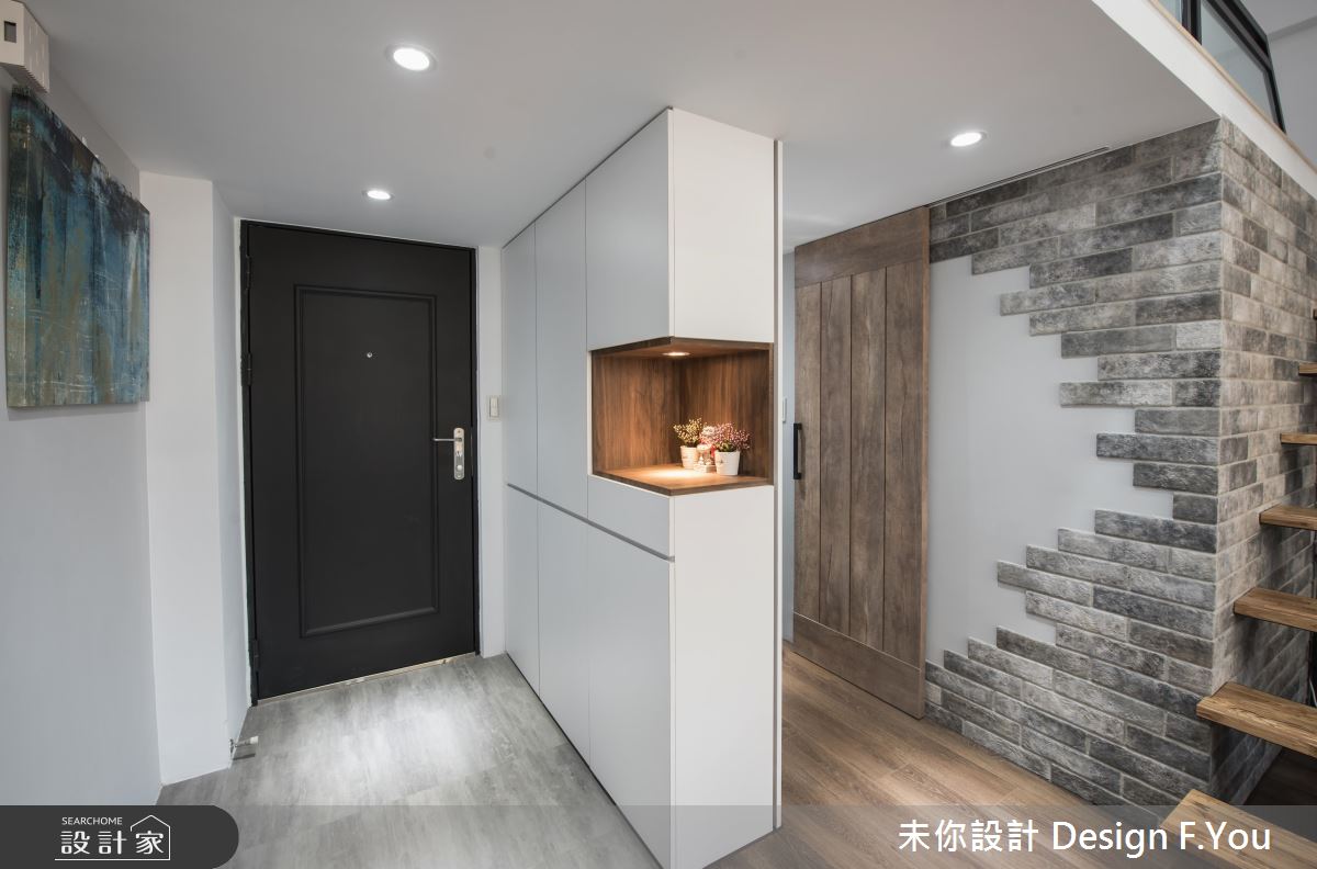 百萬打造豪邁小宅！9 坪夾層，1 房 1 廳還有更衣間+書房
