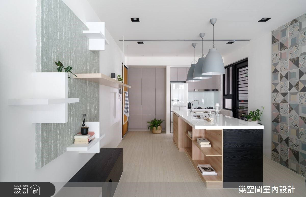 15 坪小夫妻貓咪宅用「這面牆」變出大空間！兼具洞洞板、房門、收納櫃、...