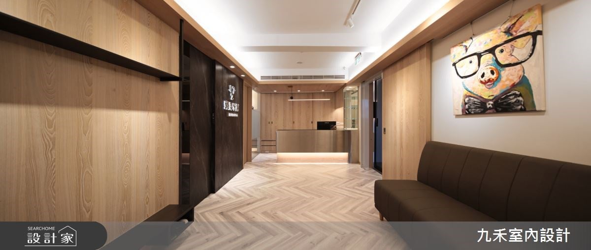 老屋翻新！以沉穩木調、藝術收納，尋回現代風牙醫診所的時尚靈魂！