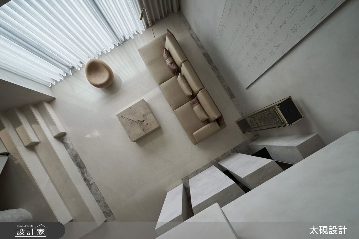 在光影與留白之間重塑 80 坪樓中...
