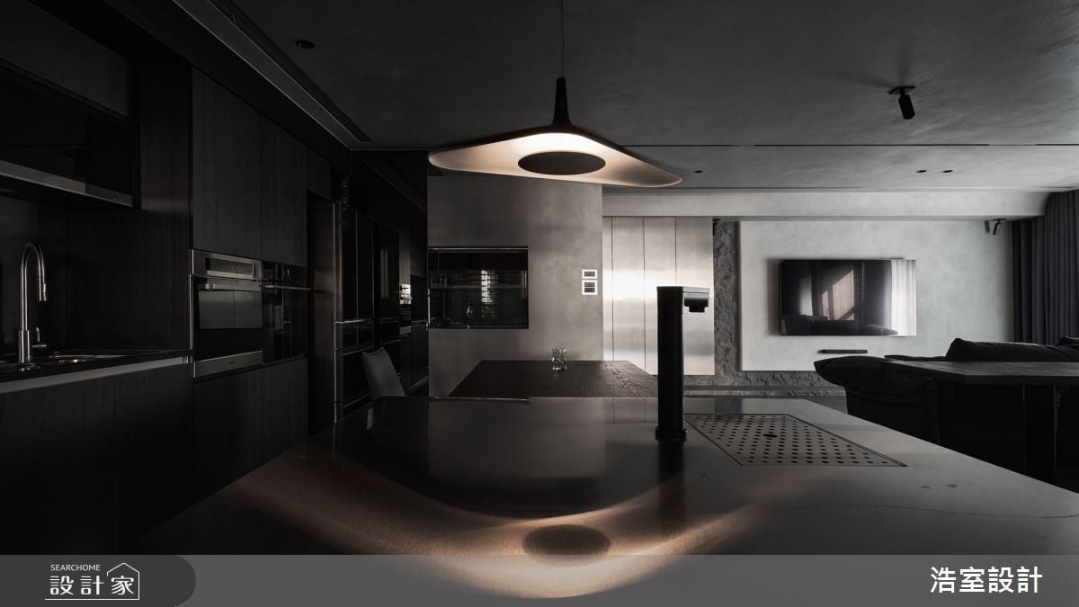 全然沉浸放鬆！深邃灰調現代宅化身靜謐洞穴，打造忘記煩惱的精神時光屋！