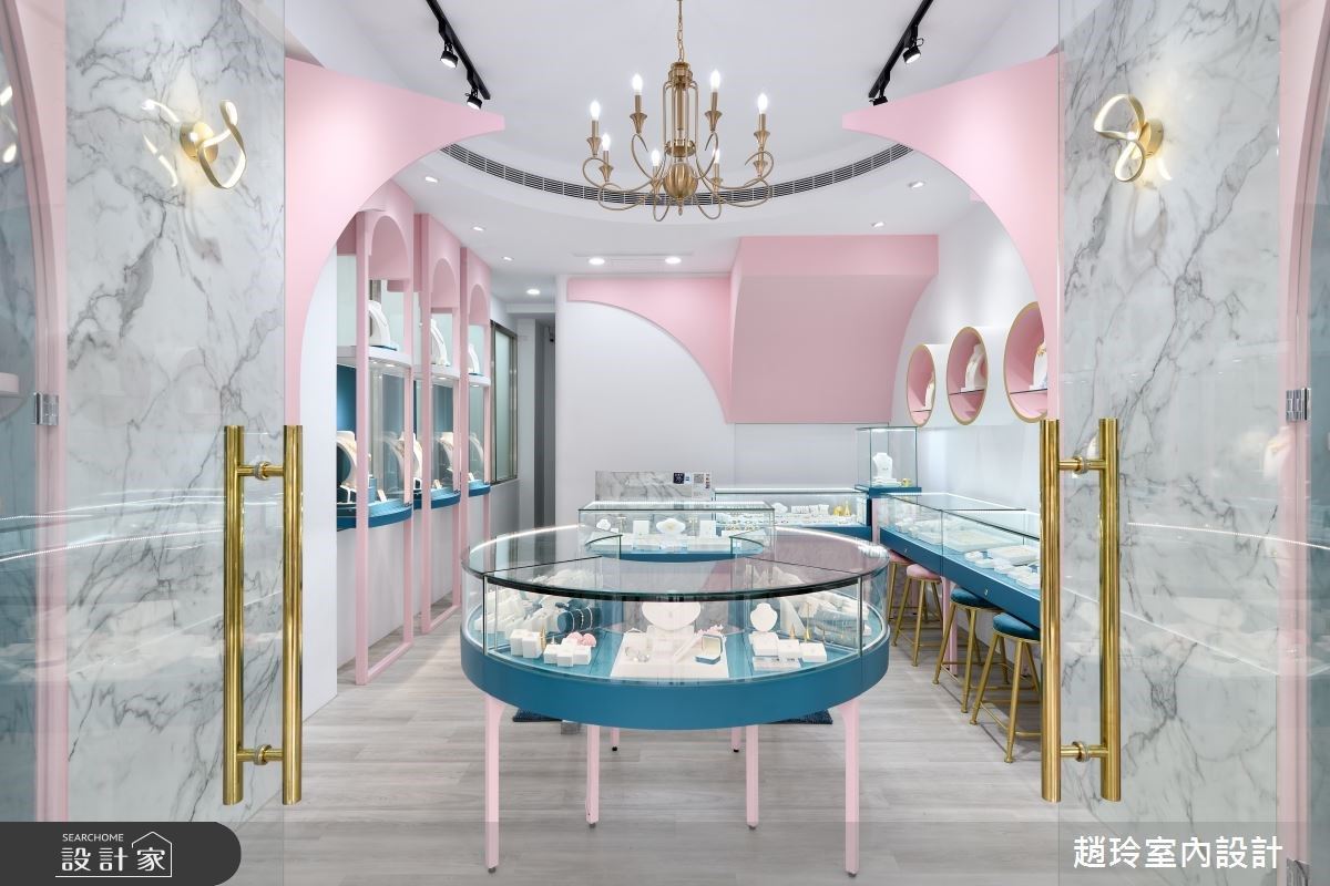 中古屋蛻變浪漫珠寶店！佐入粉、Tiffany綠與拱門元素，綻放璀璨時尚光芒