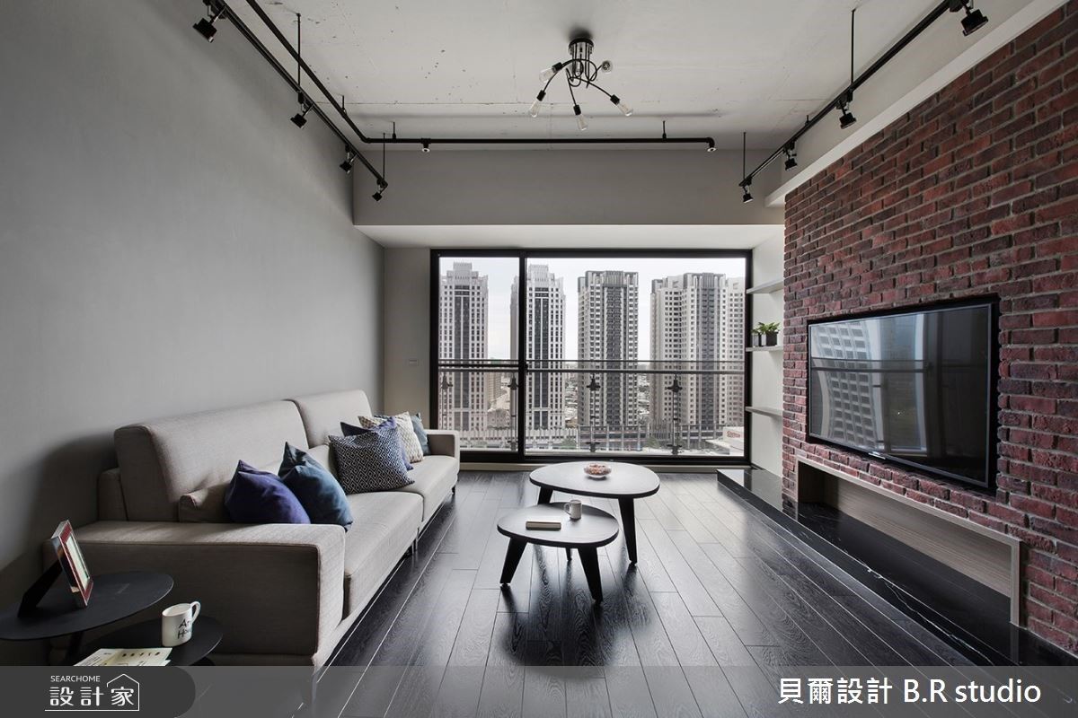 不只紅磚電視牆！工業風型格宅從餐邊鐵件酒櫃到更衣室都有型