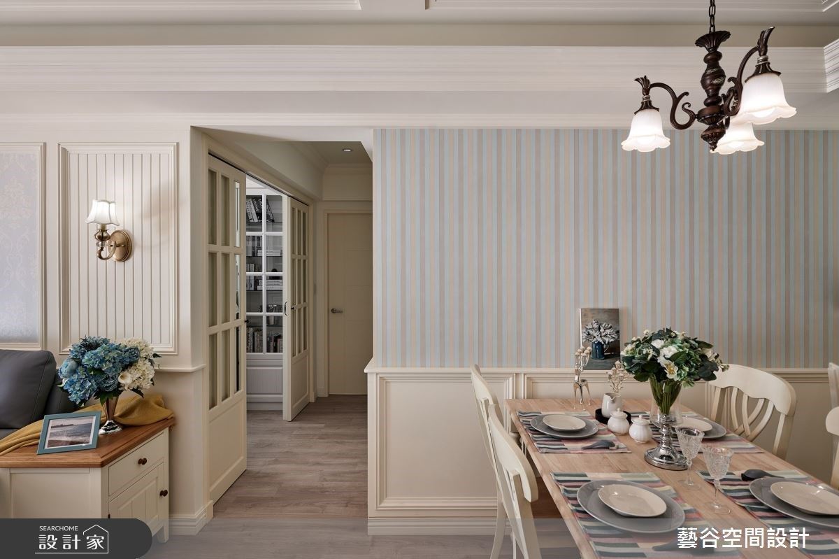 經典美式鄉村小公寓！用紅磚牆、百葉窗描繪小家庭的甜蜜情境