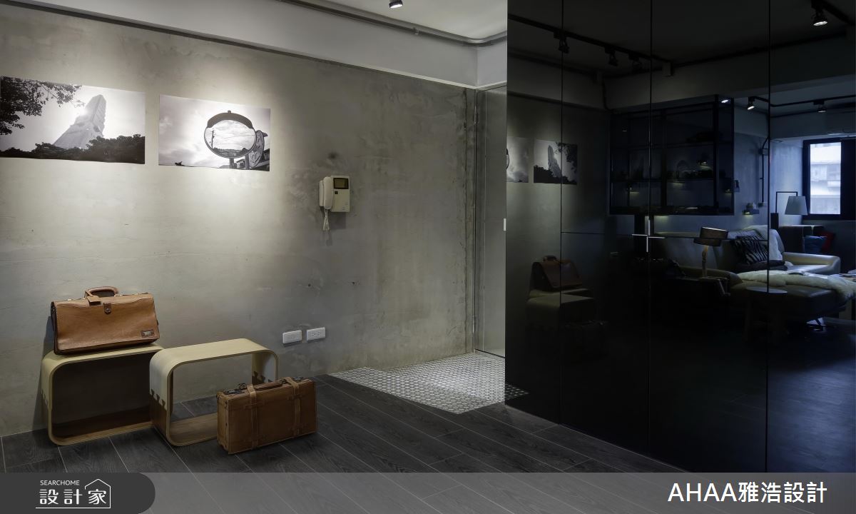 注重整潔的型男住宅！隱身黑鏡牆面的輕工業表情