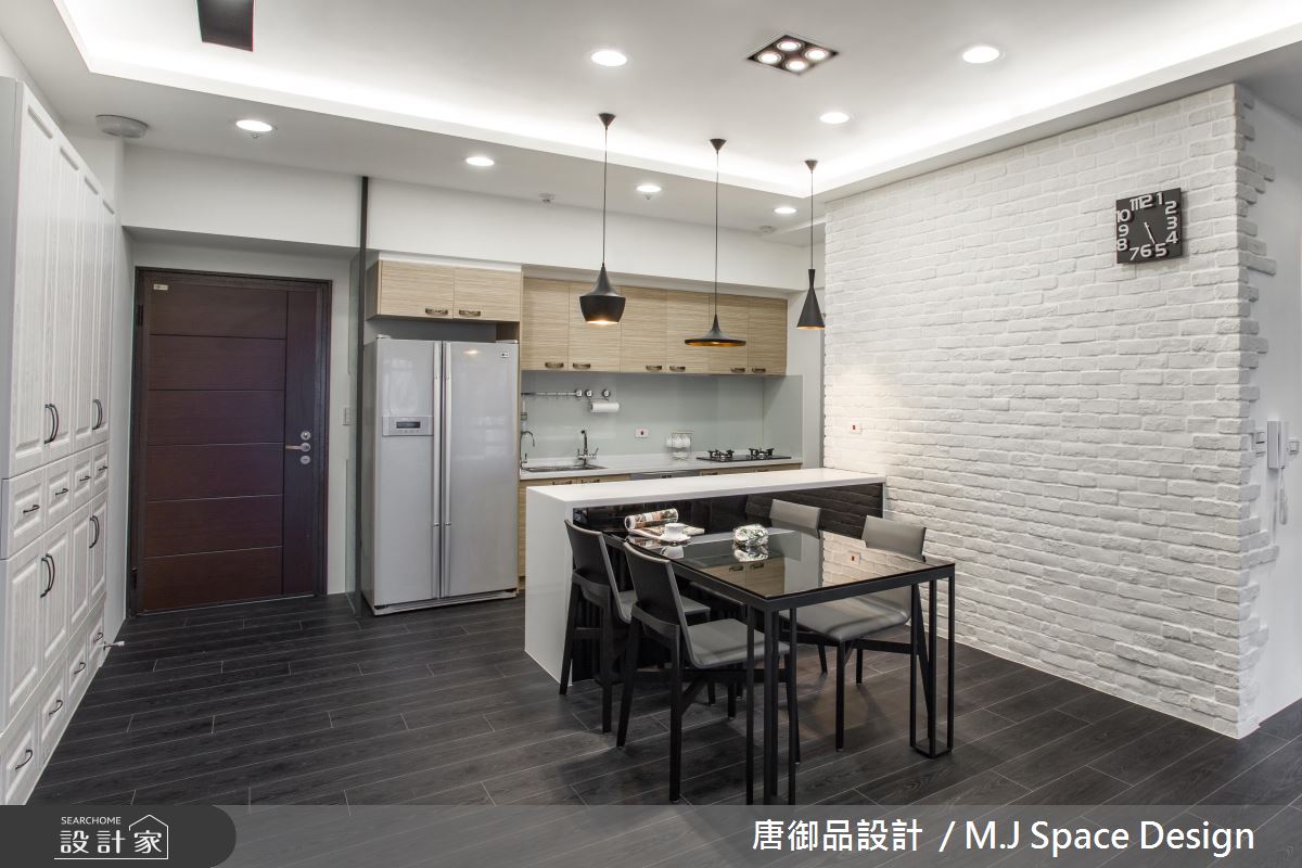 現代風居家暗藏玻璃屋！沉穩灰階也能展現明、淨、透