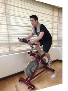 一早騎飛輪靜心　看美股定多空