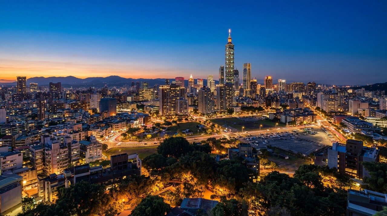 2026年1至7月已有5個行政區最高單價突破每坪200萬元，建商將品牌與高規格濃縮在中小坪數中，使預售市場呈現「小坪數豪宅化」。（圖片來源：信義房屋）