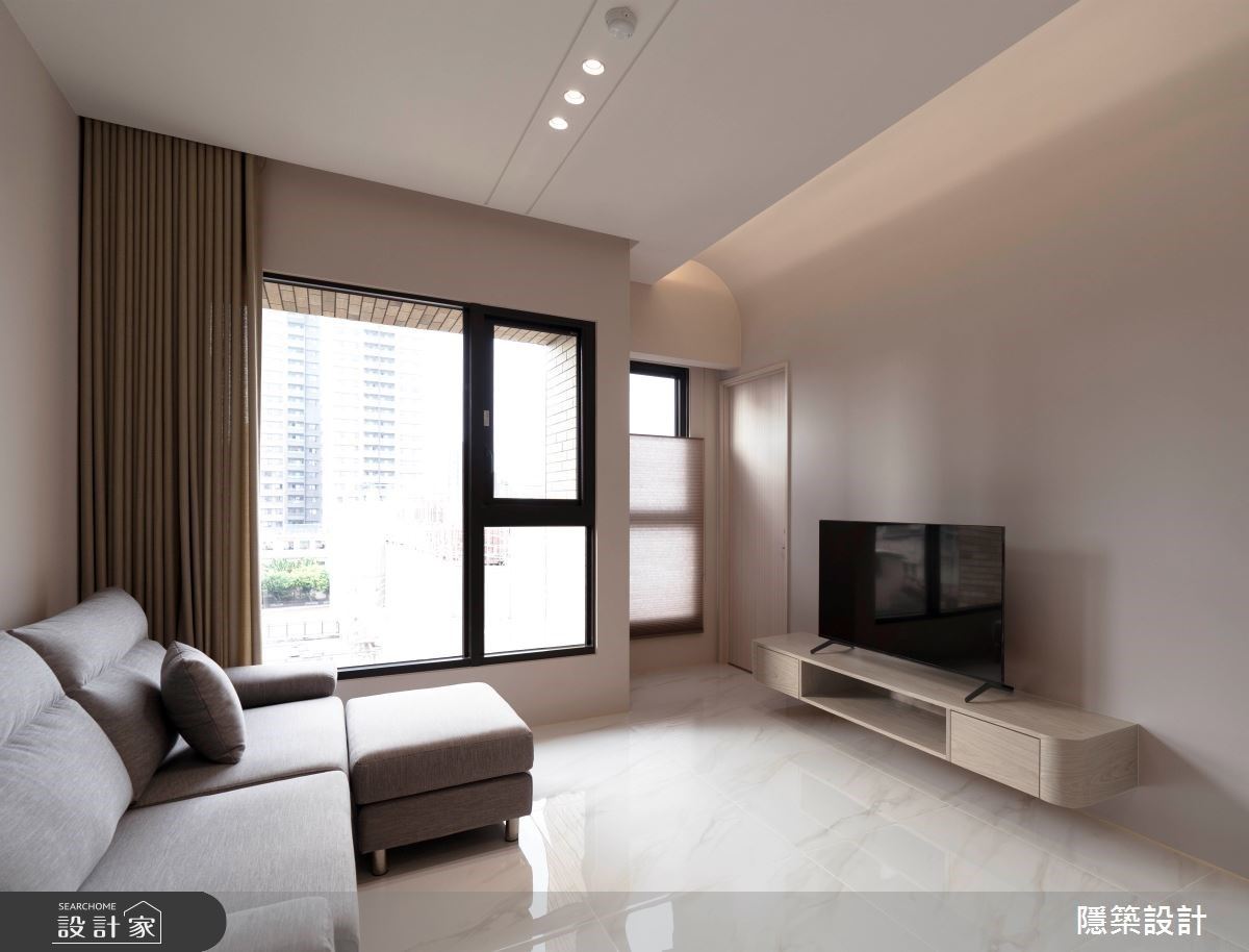 透明系小宅開箱！輕盈感收納設計打造 10 坪套房精緻生活