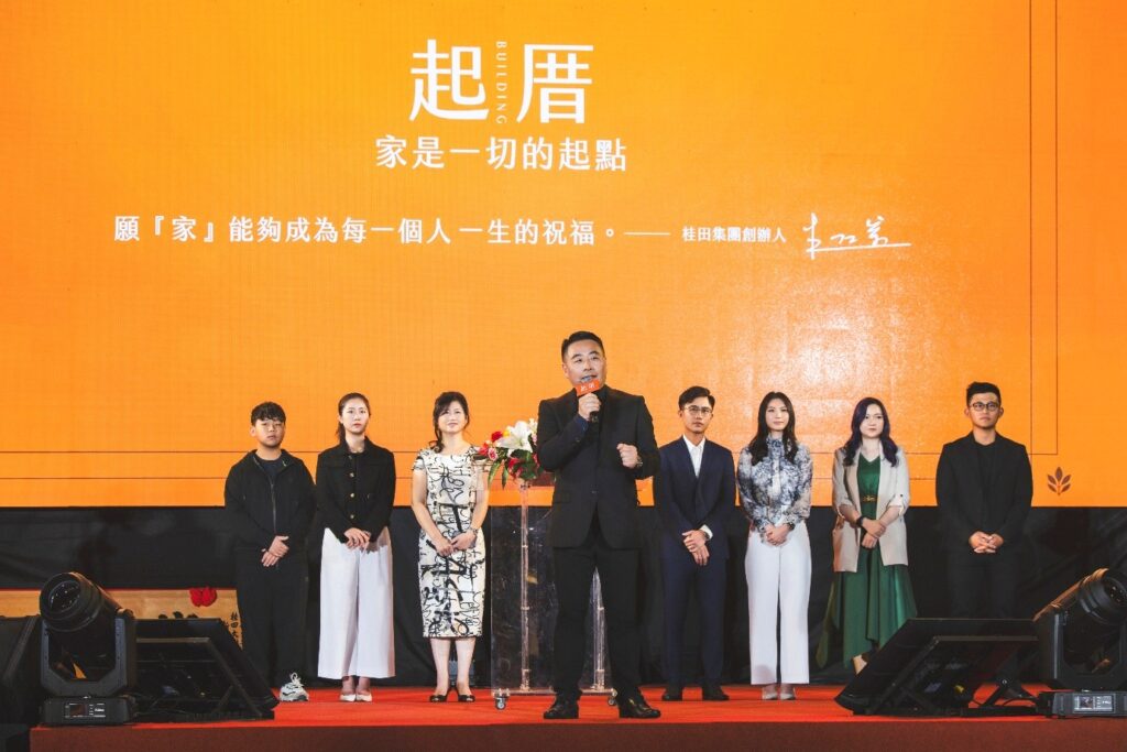 破紀錄！2000人 大樹下看電影《起厝》 桂田朱仁宗分享處世之道