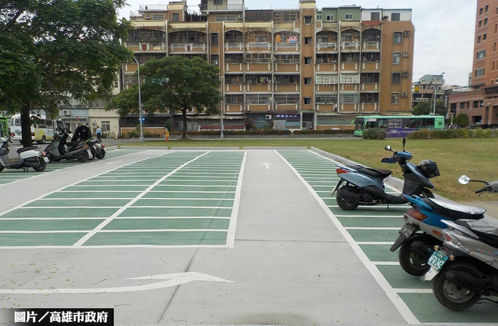 鳳山轉運站公有機車停車場 開放停車