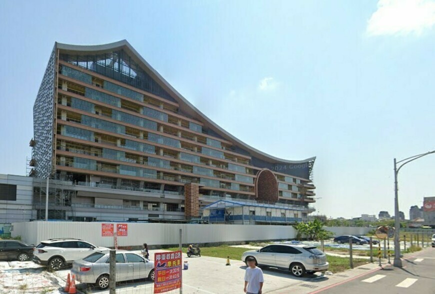 日均人流僅1.2萬「硬塞百貨影城」 專家痛批：把鳳山人當盤子 不如改做「...