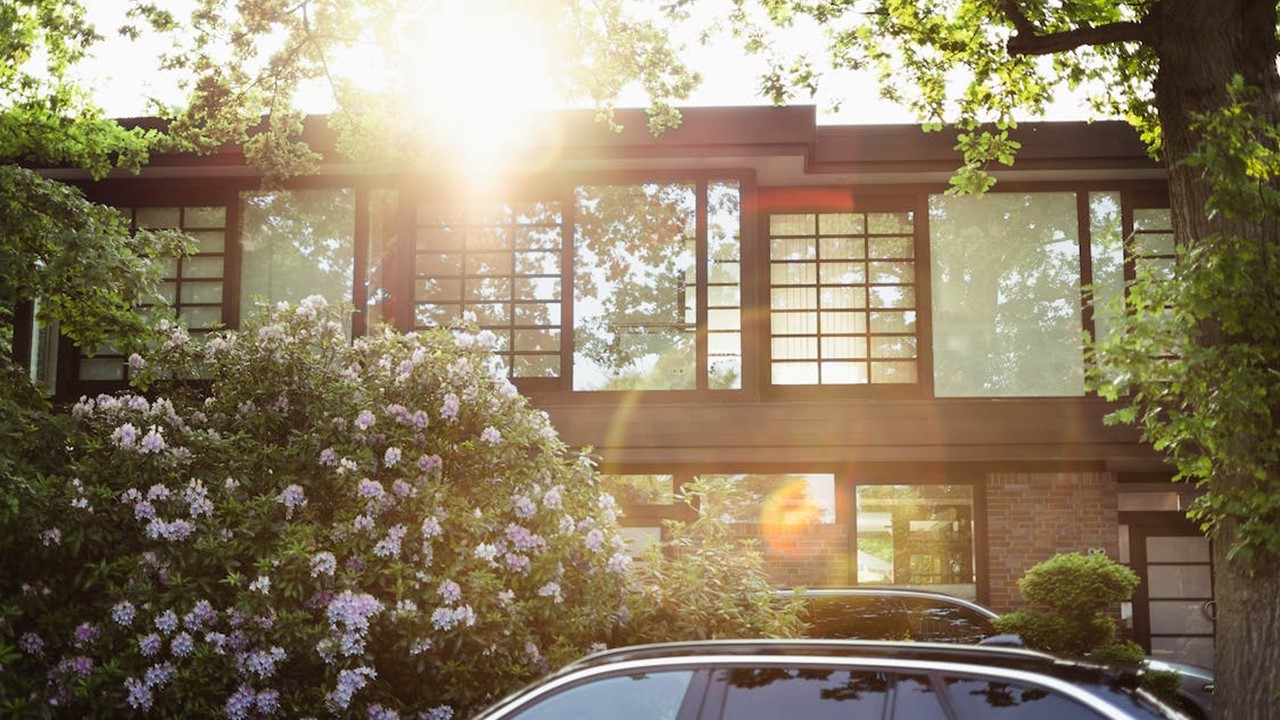 私校科大倒楣孩從0買房 1年賺400萬喊：買下去八里變巴黎