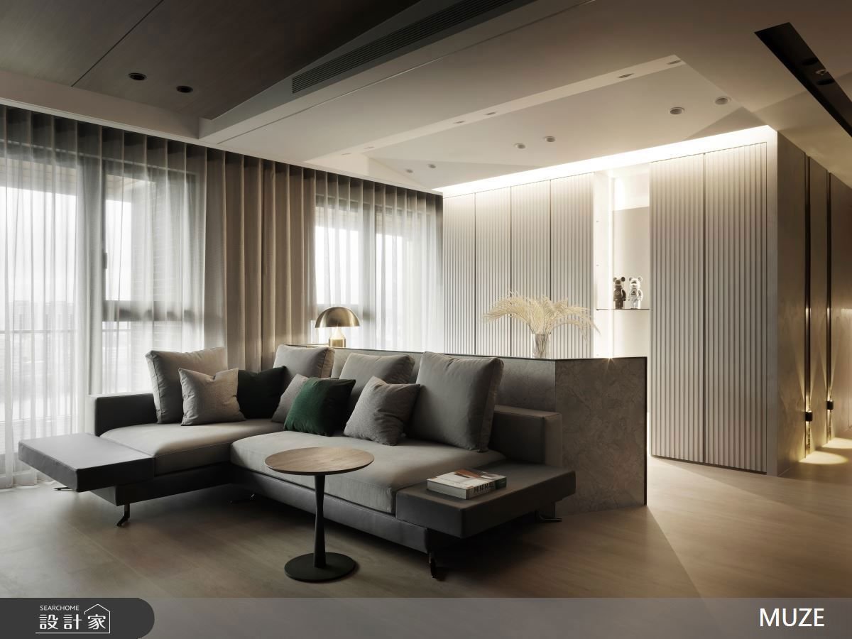 以木紋與石材描繪人文溫度，45 坪日式現代風打造隱形收納 X 無壓動線的...