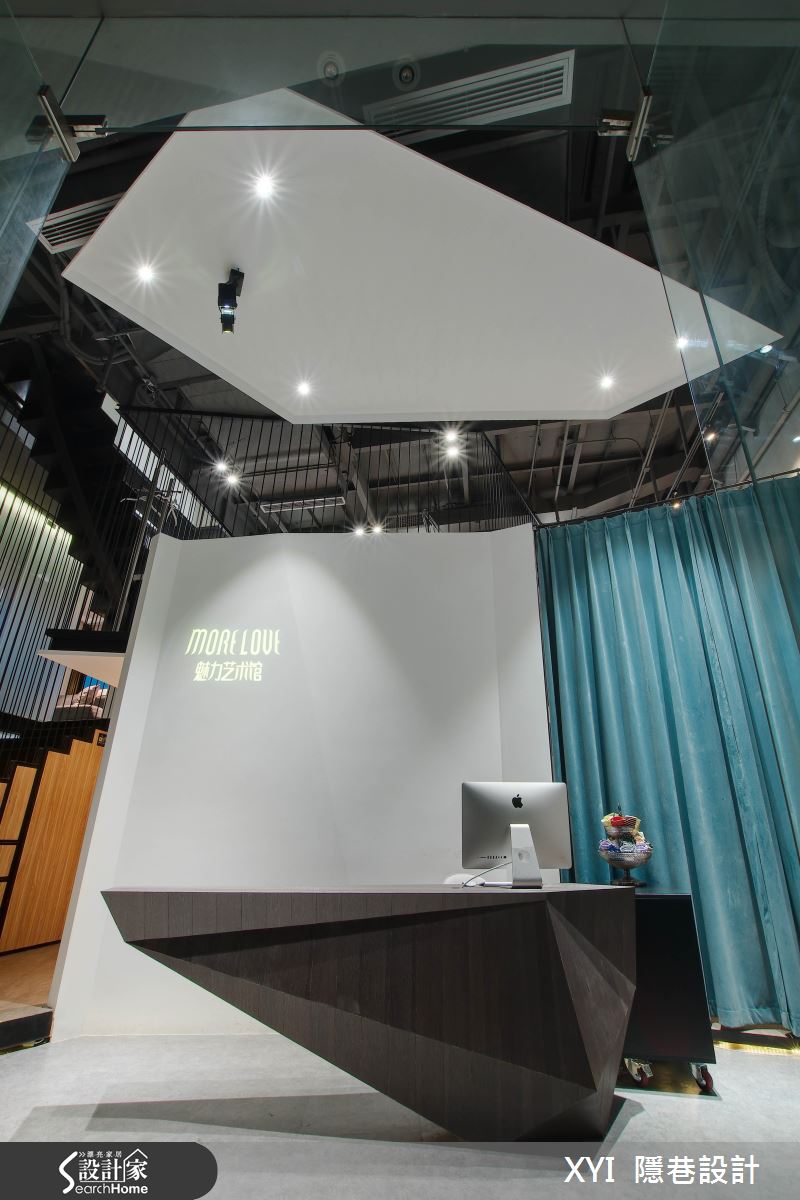 愛上閃閃發光的自己！歡迎來到前衛個性美甲沙龍