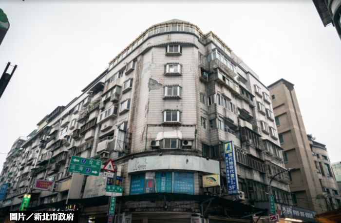 淡水東來大廈 封閉展開重建