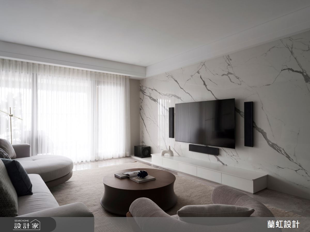 減法美學實現簡約美式風，以白色鋪勾勒黑色鋪陳令人印象深刻的退休居所