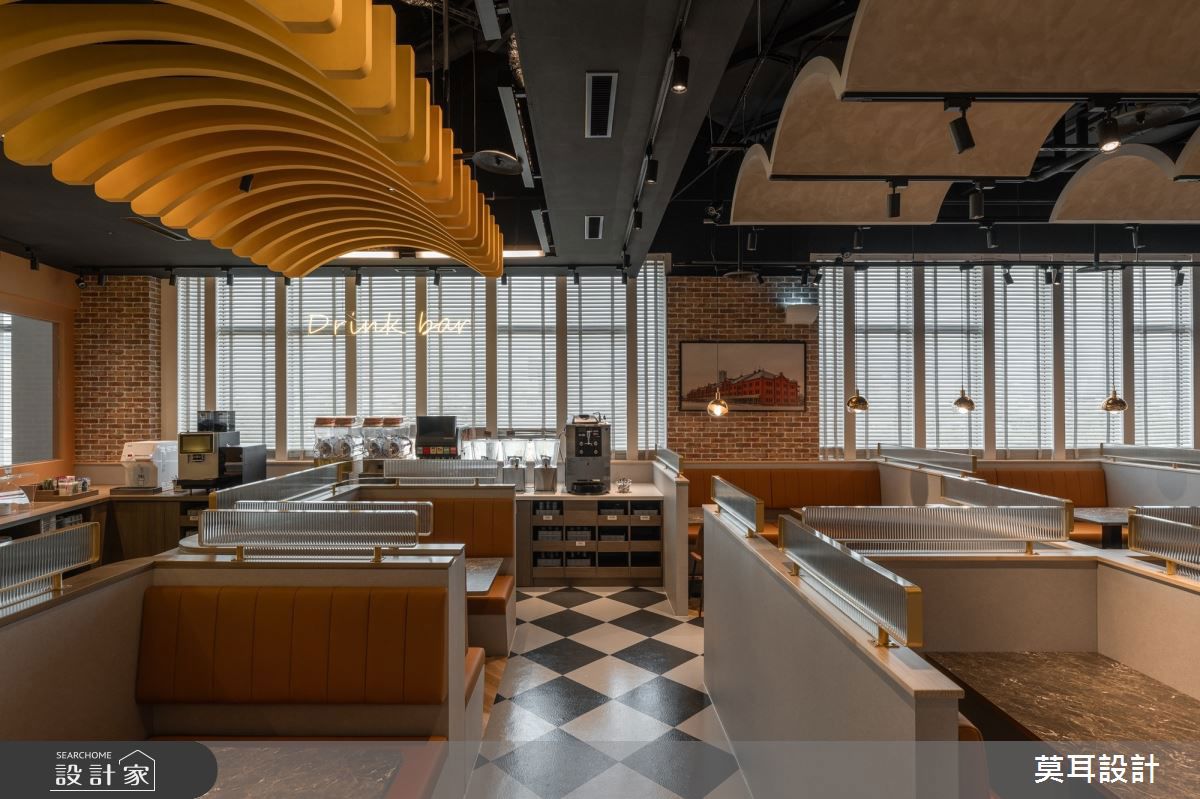 將橫濱紅磚倉庫搬到台灣！「橫濱牛排高雄店」以復古美式地磚和經典紅磚...