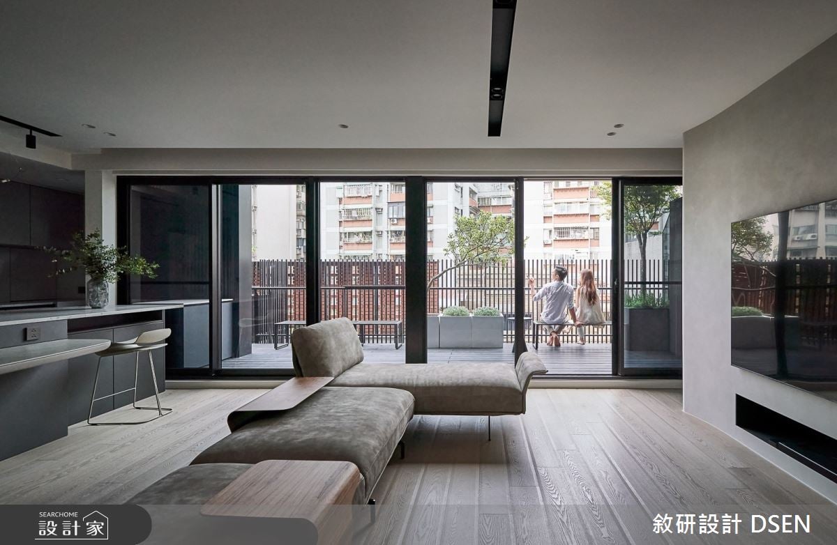 搖曳光影構築澄澈現代宅，寬敞中島 X 臥室 X 綠意露臺讓生活重歸寧靜