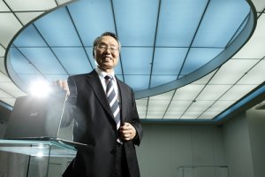 宏碁電腦創辦人施振榮：舊舞台沒變大就去搭新的舞台