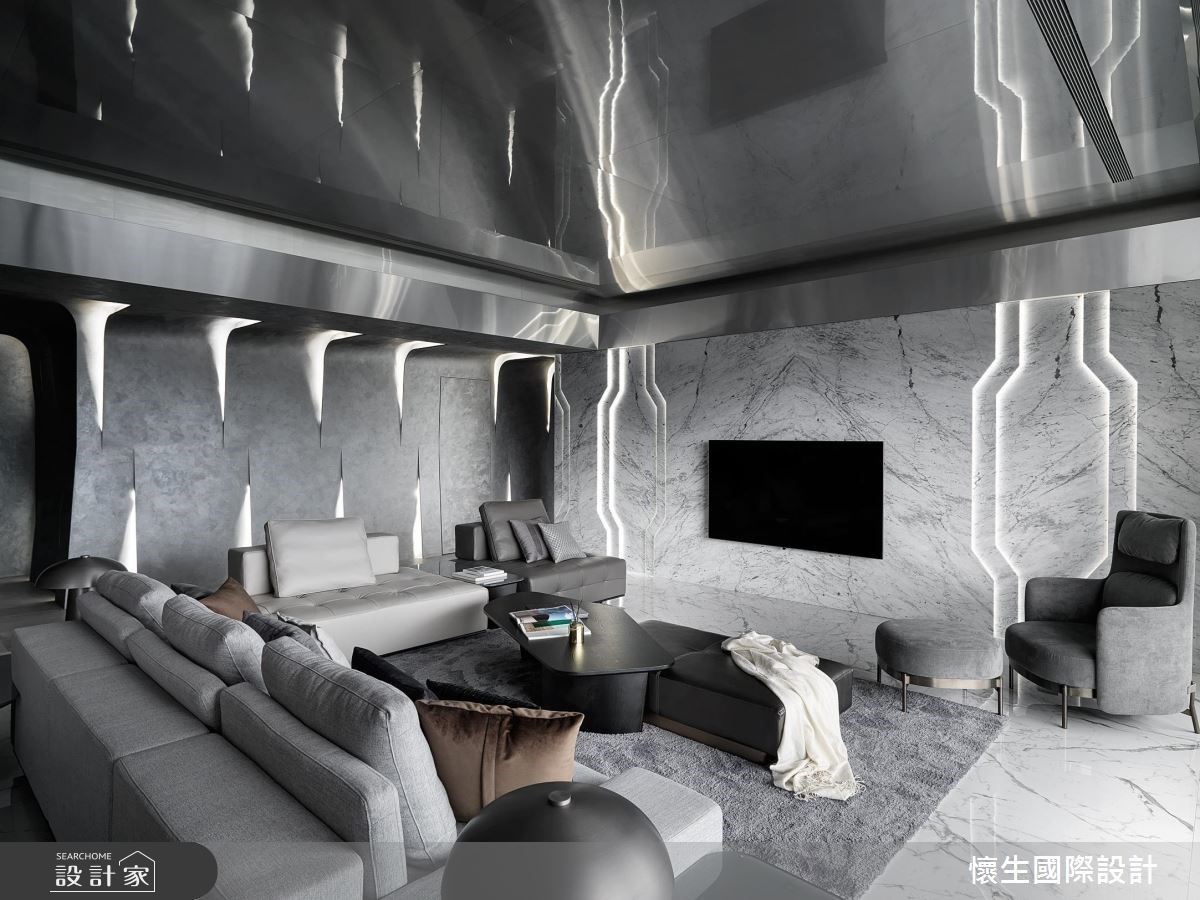 打破常規的型體設計，有質有料的「金」豔