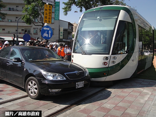 高雄輕軌初勘  數十項缺失待改進