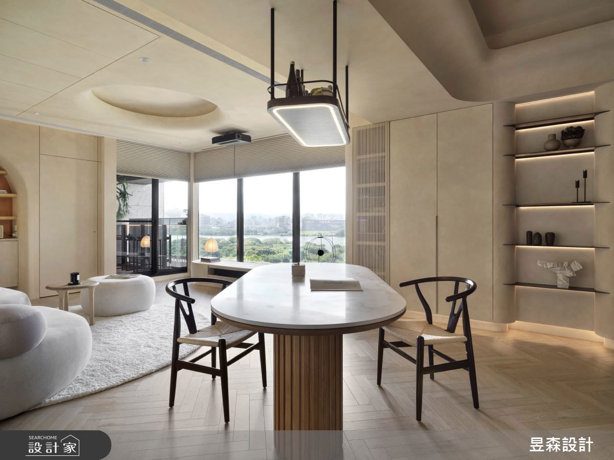 一起聚會吧!好客屋主的35坪侘寂風親子社交宅，捨去電視牆實現無邊美景