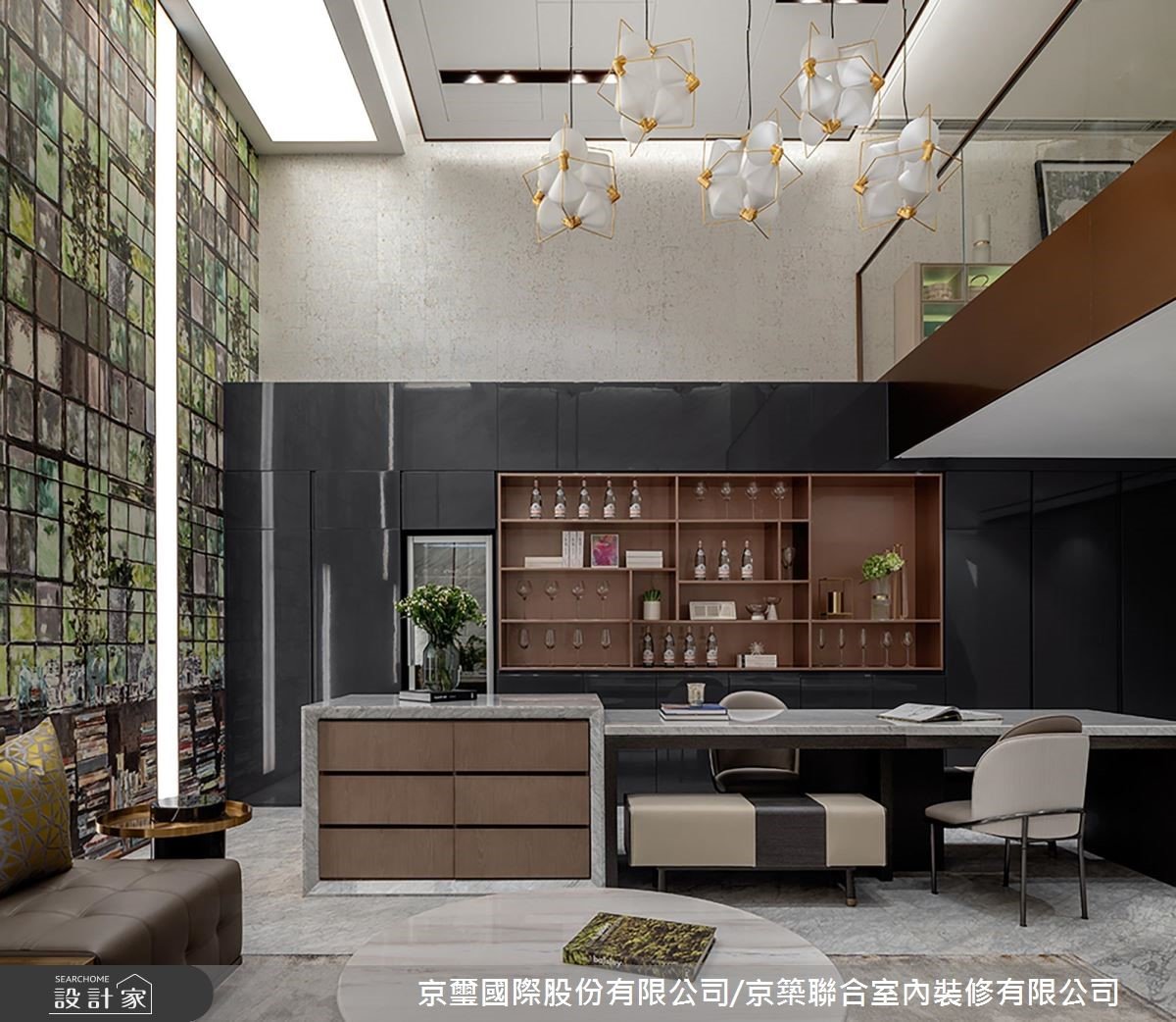 猶如漫步於藝術迴廊！樓中樓複層豪邸，攬入花園別墅內的綠意景致