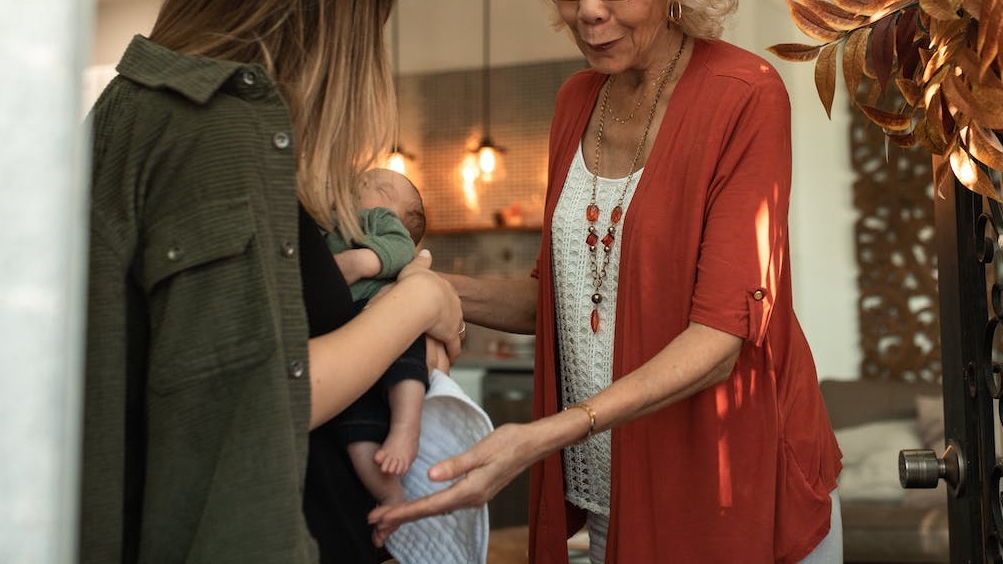 和公婆同住超讚？ 能省錢存頭款幫顧孩 苦主後悔：慘案太多