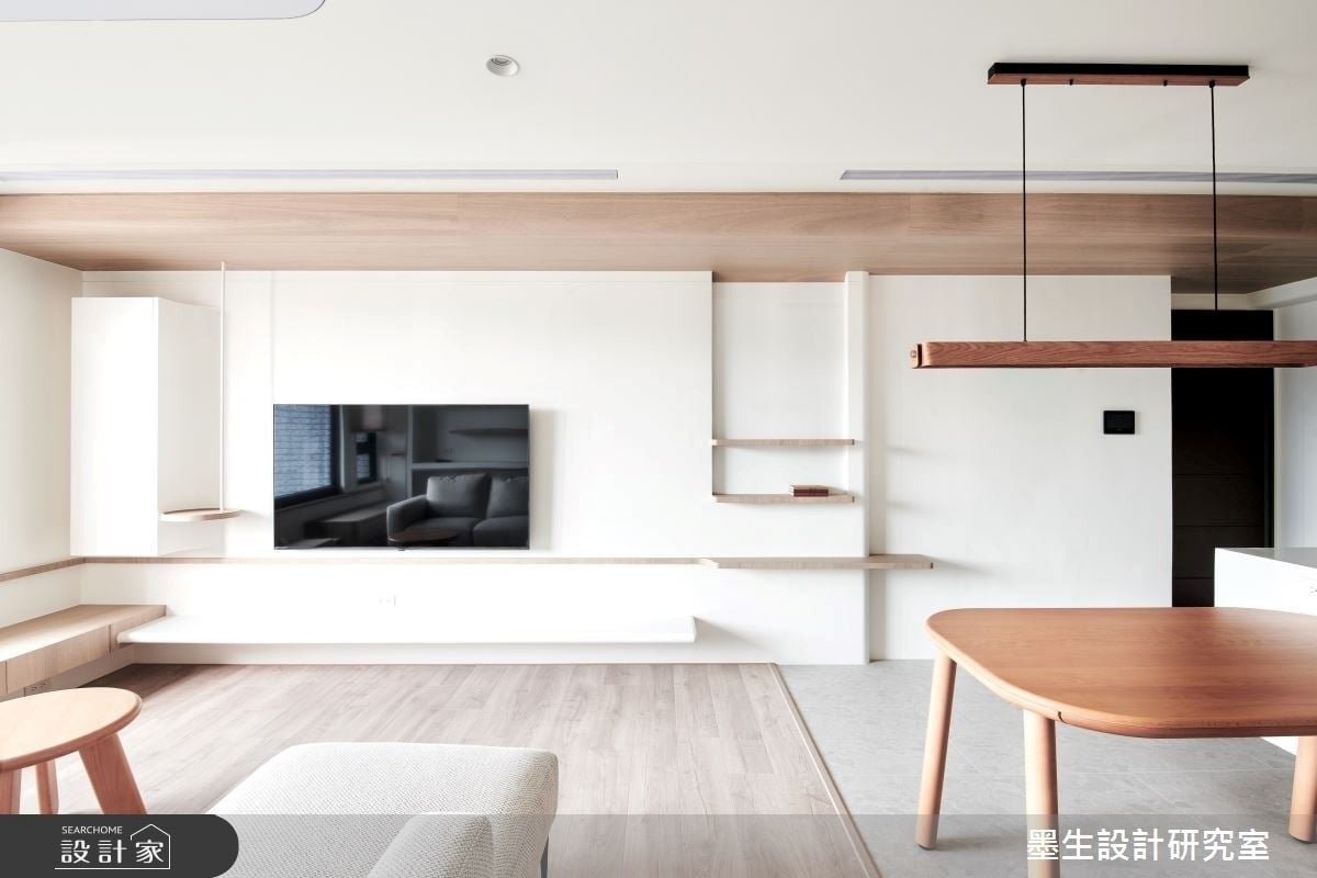 溫柔可觸的無印風保留感性木質與光影流動，為居住者創造從容即奢華的生活感