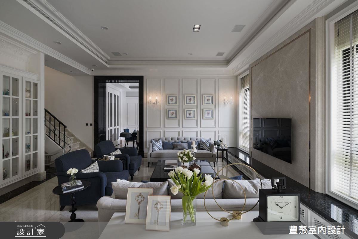 在自建的建築裡，展現從容優雅的女性氣質