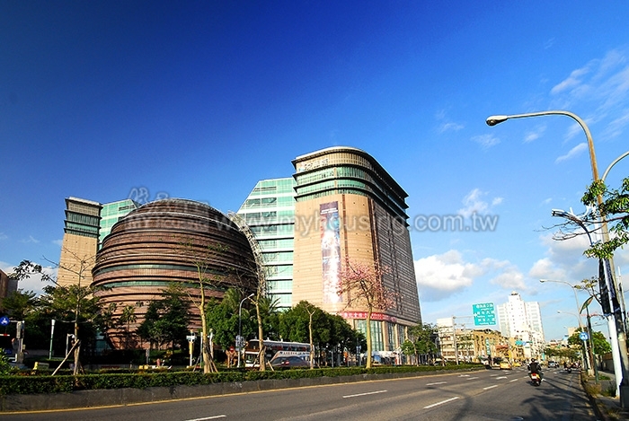 京華城容積率究竟多少  兩造繼續各執一詞