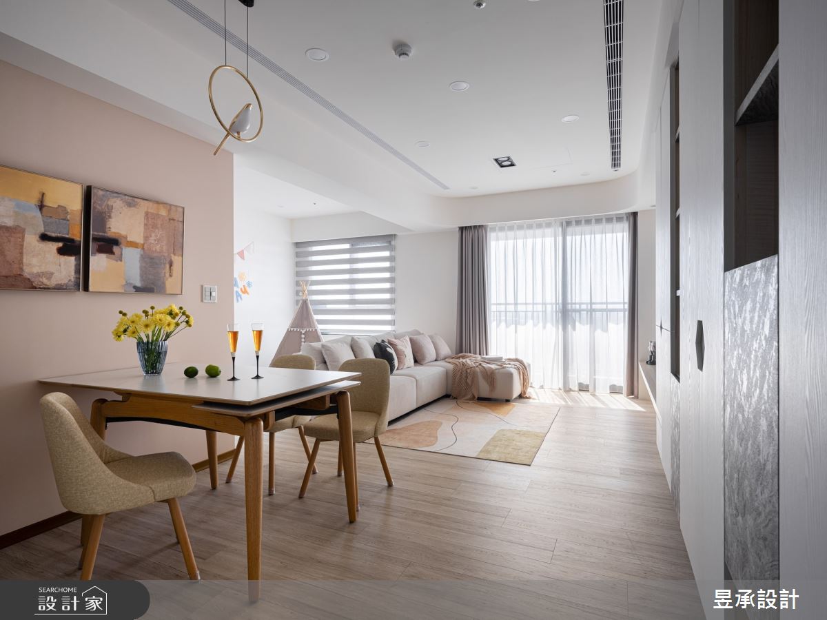 鮮明跳色+清新水磨石+柔美弧形，北歐親子宅攬入全家人的歡聲笑語