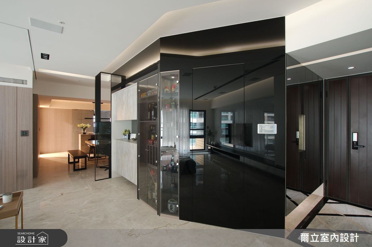 簡約客廳 x 輕古典臥房  一次擁有住宅的雙重個性