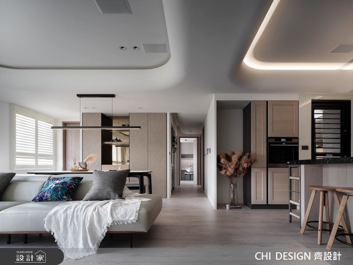 找到樑柱問題的有效解法！日光踏入超寬敞現代宅，在中島吧台實現溫馨的...