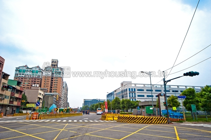 華南金挺都更　土城兩大樓動土