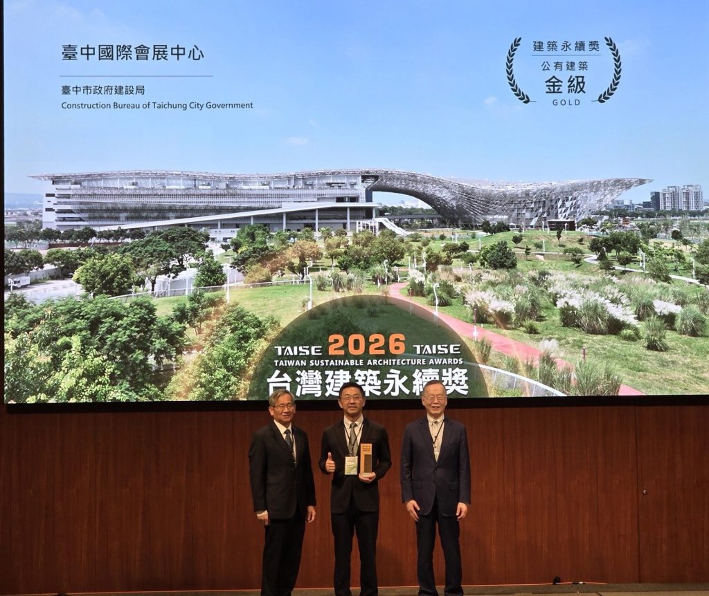 開館就爆紅！台中綠美圖再奪白金獎　創全台首例