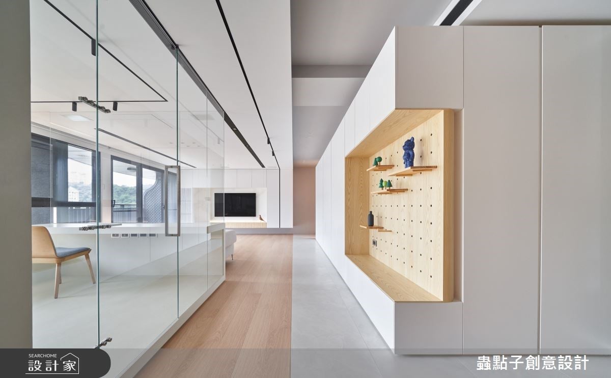 讓風水設計替裝潢加分！書房玻璃帷幕有活水流動，在 50 坪空間創造不一...