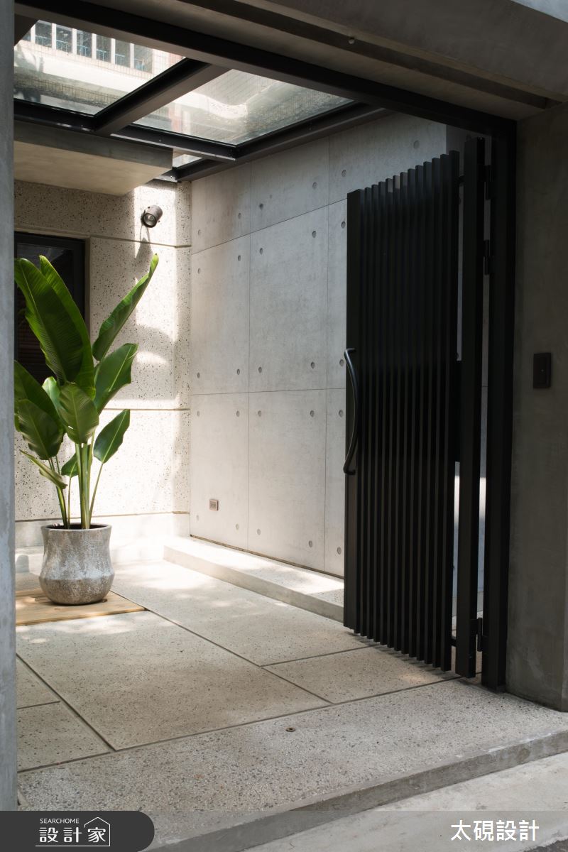 40 年簡約老屋改門換面！邀請好採光加入三代新生活