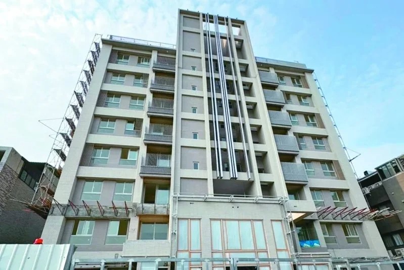 彰化員林青宅千人搶3.9%中籤率，南投青宅市價八折卻只賣六成，兩地青年...
