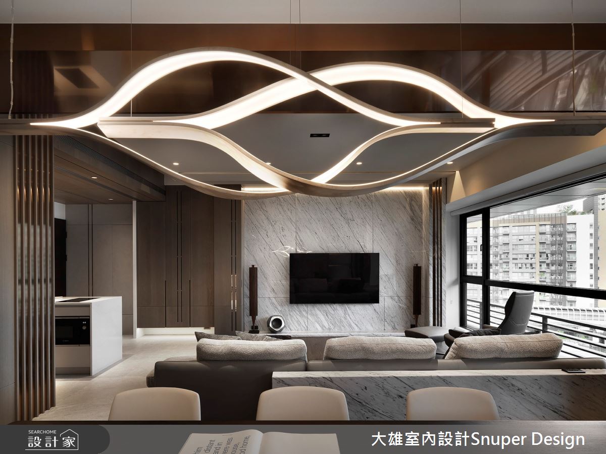 步移景異與城市天際線交流，質材搭配將豪宅細節表露無遺