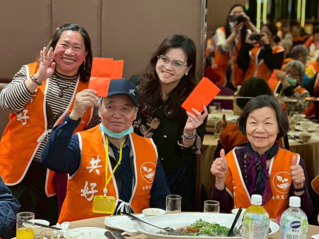 因為愛成為一家人共好慈善協會攜手民間夥伴陪伴長輩幸福圍爐迎新年