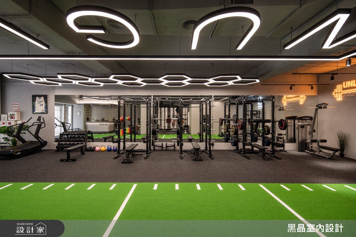 探索打造好身材的秘密基地!72坪中古屋翻身工業感健身房
