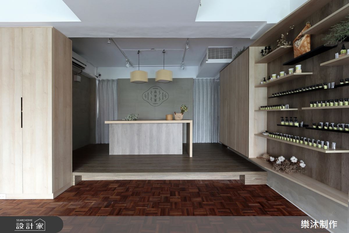 仿舊元素混搭系統收納！調製專屬芳療教室的自然原味