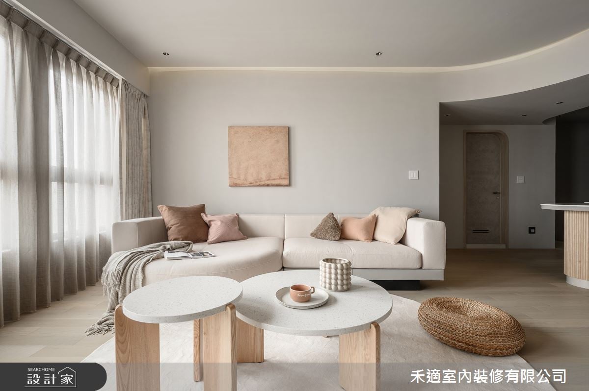 中古屋翻新輕盈優雅現代風！弧形修樑並展現韻律美，不規則中島延展空間...