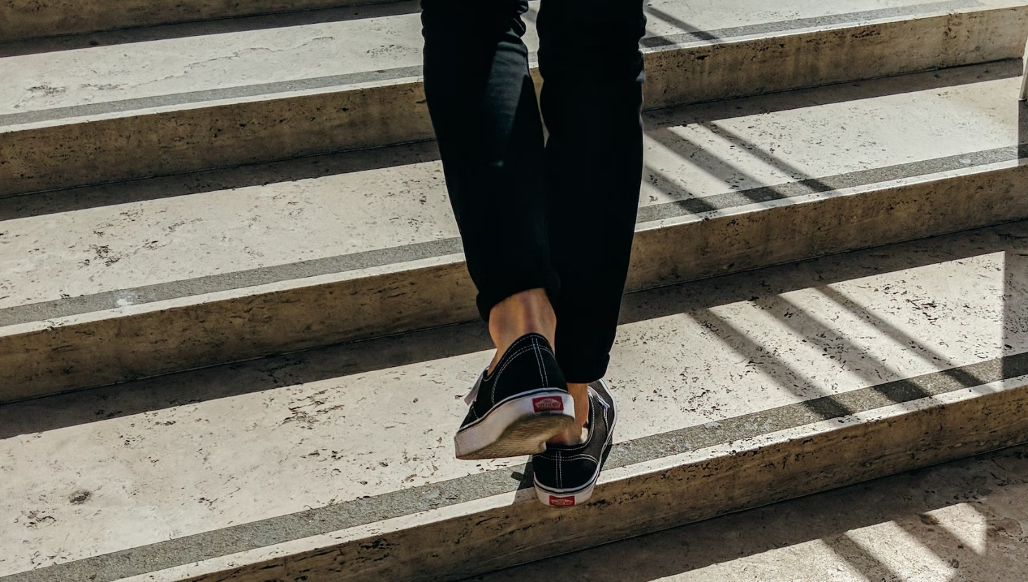 公寓5樓梯間維修 他住1樓被討錢傻眼：又沒上去過