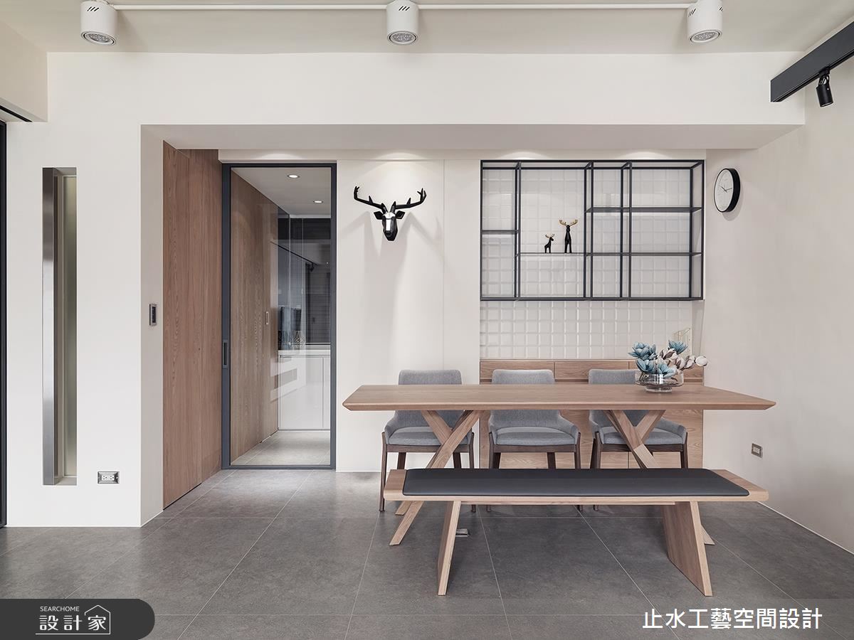 40 年老屋翻新！不存在的門片打造透明系美宅