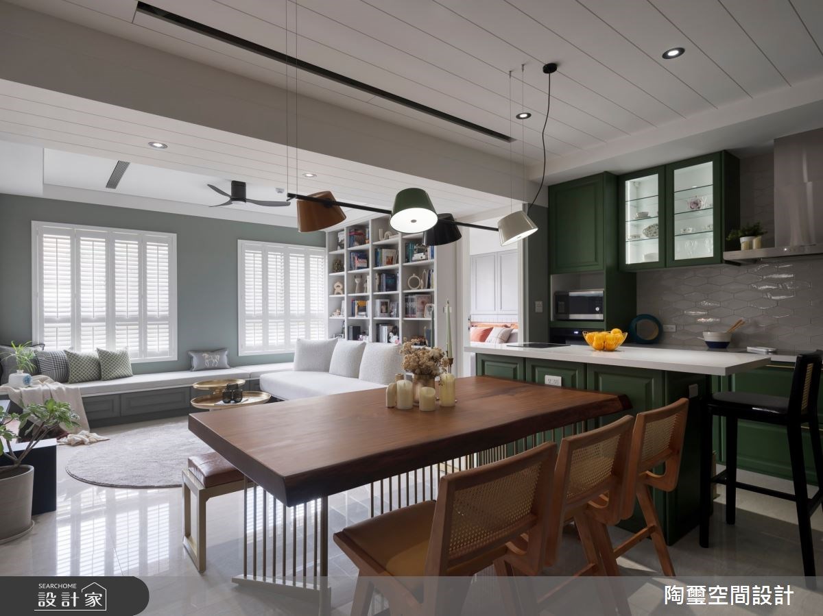 預售屋客變把三房改兩房！窗邊長型臥榻與訂製書牆，注入文青感的美式風...