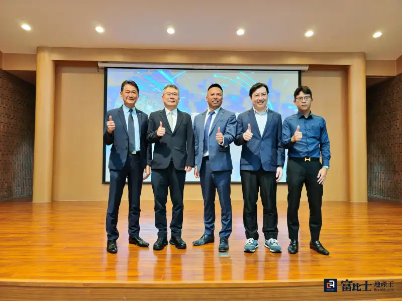 馨傳不動產智庫執行長何世昌受邀至高雄進行專題演講,以「從產業與政策談高雄房市展望」為題發表深度剖析。(圖/記者蘇茵慧) 馨傳不動產智庫執行長何世昌受邀至高雄進行專題演講,以「從產業與政策談高雄房市展望」為題發表深度剖析。(圖/記者蘇茵慧)